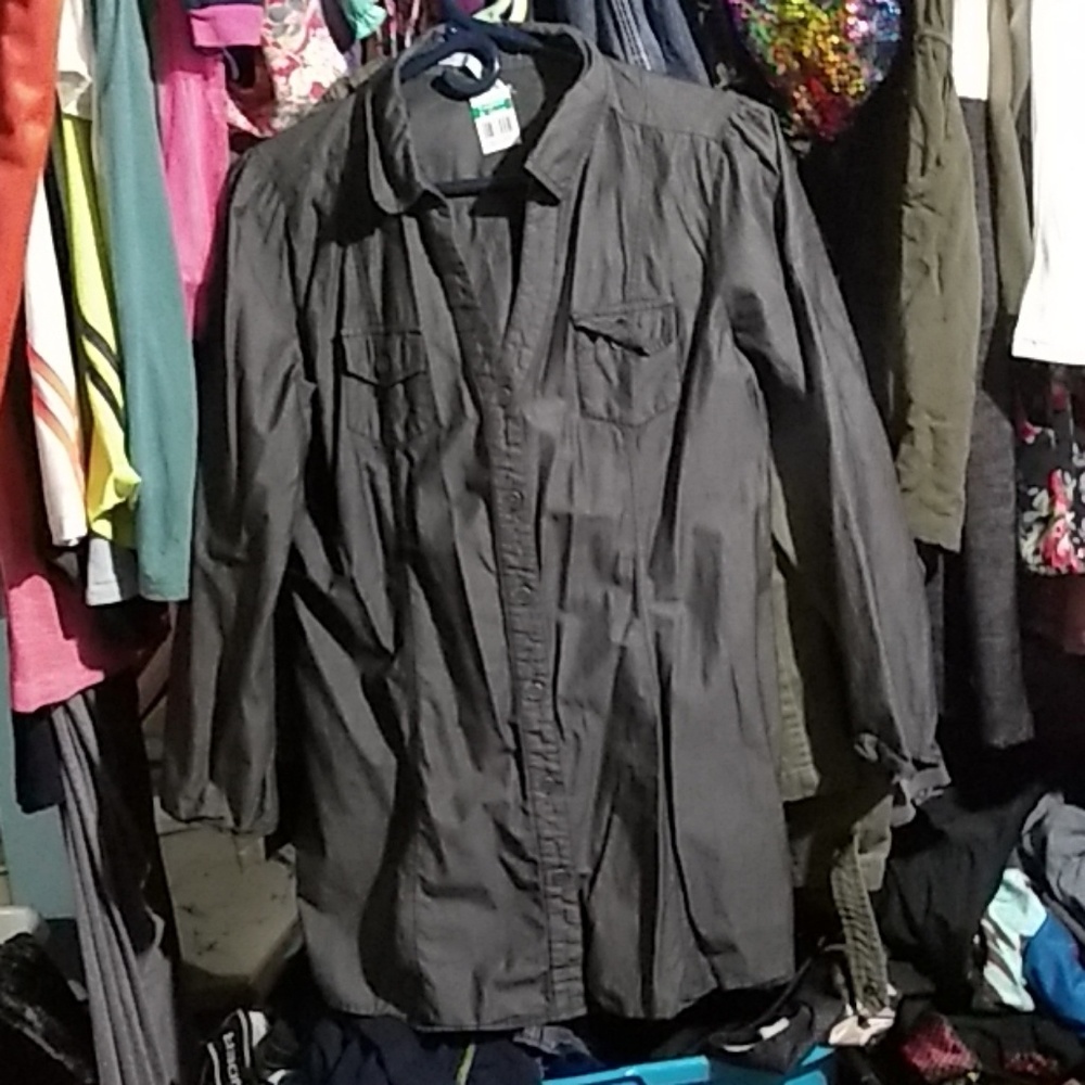 Women's long sleeve button up shirt